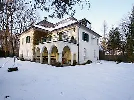 Hellbrunn Szálloda *